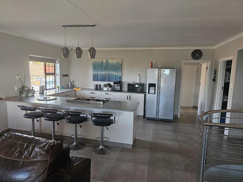 8 Bedroom Property for Sale in Mossel Bay Central Western Cape